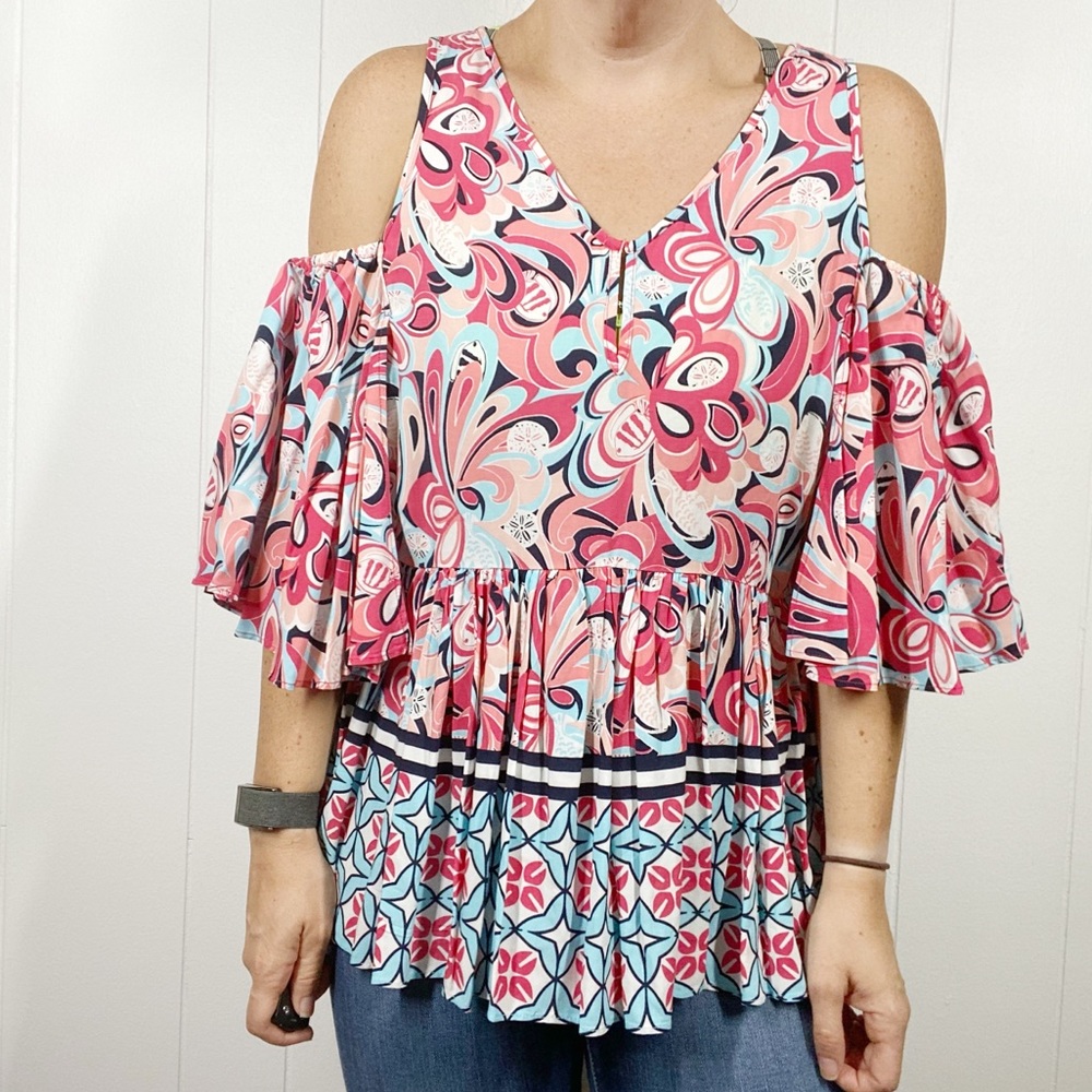 Crown & Ivy Cold Shoulder Top Medium